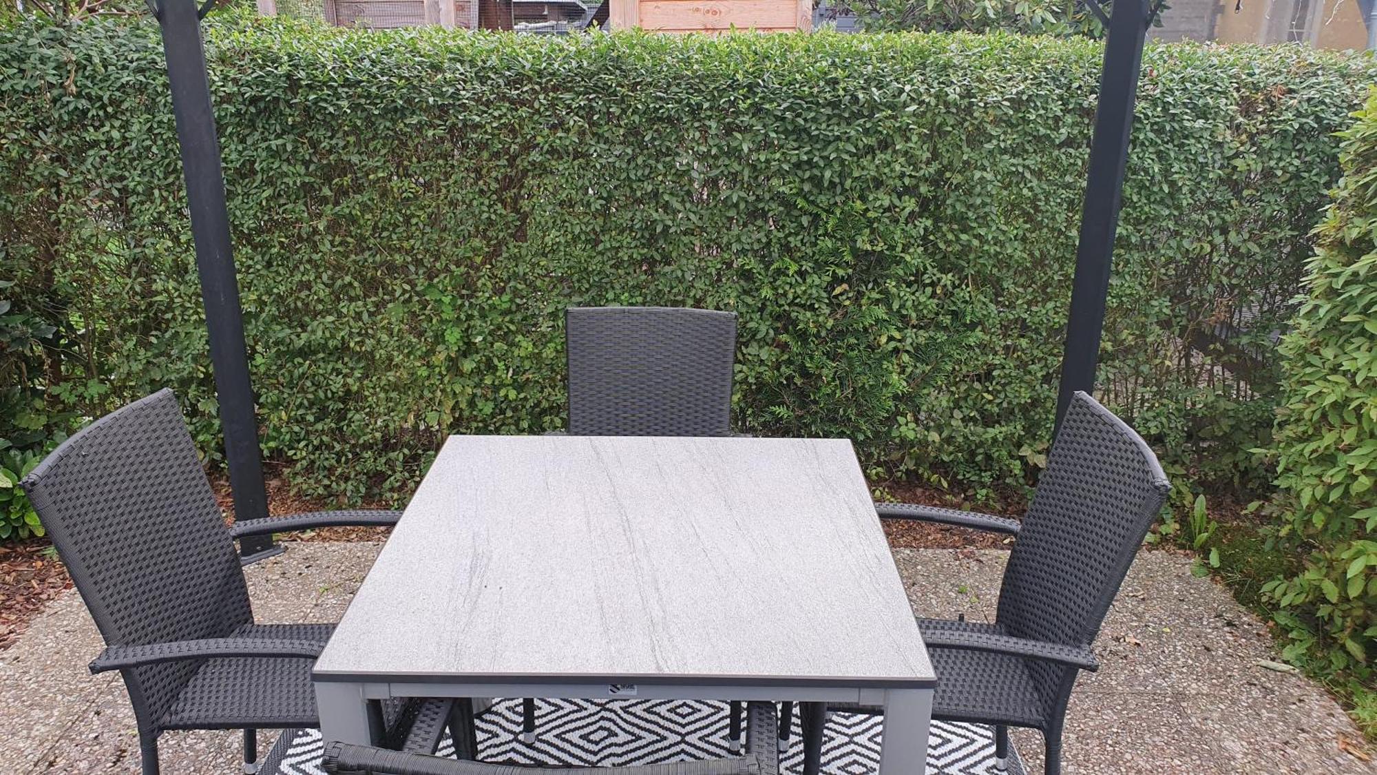 Ferienwohnung Im Gutshof Direkt Gegenueber Dem Schloss, Rhododendronpark Mit Terrasse Und Wlan Kromlau Exterior foto